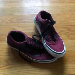 vans low tops (maroon)